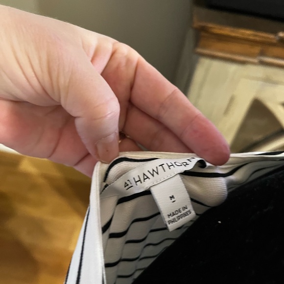 Beautiful black and white top with great sleeves. Hawthorn size medium - Picture 4 of 4